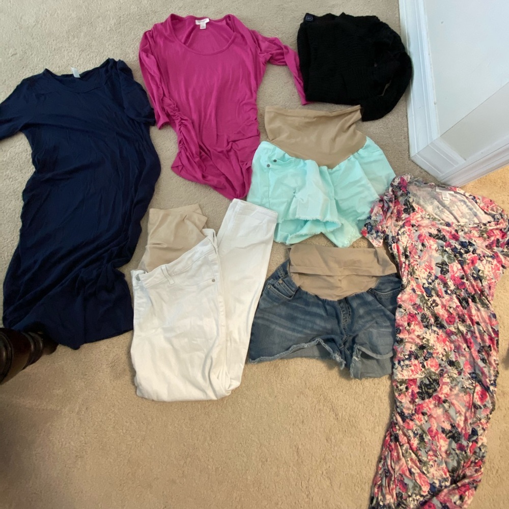 Maternity LOT! Bundle of Medium/Large clothes